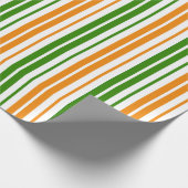 Weiß Orange Grün Vertikales Streifendesign Geschenkpapier (Ecke)