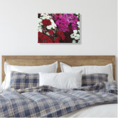 Weiß, Rosa und Rote Dianthus Leinwanddruck (Insitu (Schlafzimmer))