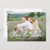 Weiß rustikales Whimsikskript-Foto Save the Date Postkarte (Vorne/Hinten)