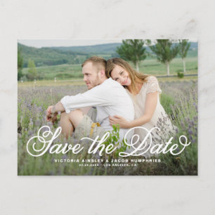 Weiß rustikales Whimsikskript-Foto Save the Date Postkarte