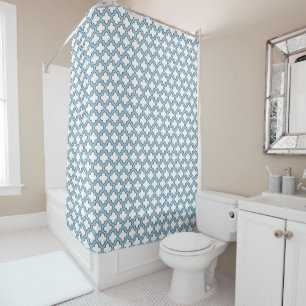 Weiß und Baby Blue Trellis, Gitter, Quatrefolie Duschvorhang