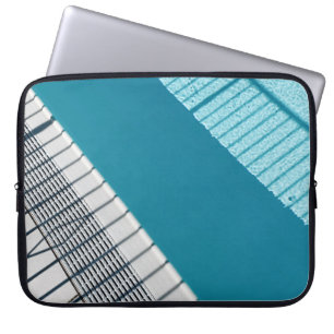 Weiß und blau gestreifte Textilien Laptopschutzhülle
