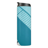 Weiß und blau gestreifte Textilien Thermosbecher (Nach rechts gedreht)