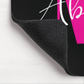 Weiß und Hot Pink Moderne Monogramm Schwarz Mousepad (Ecke)