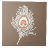Weiß und Pfirsich Pfauenfeder auf Taupe Tan Fliese (Vorderseite)