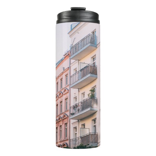 WEISS UND PINK GEBÄUDE THERMOSBECHER (Vorderseite)