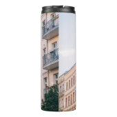 WEISS UND PINK GEBÄUDE THERMOSBECHER (Rückseite)