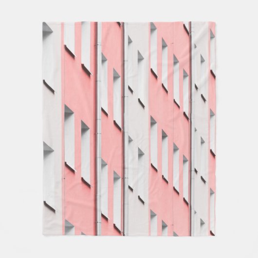 WEISS UND PINK KONKRETES GEBÄUDE FLEECEDECKE (Vorderseite)
