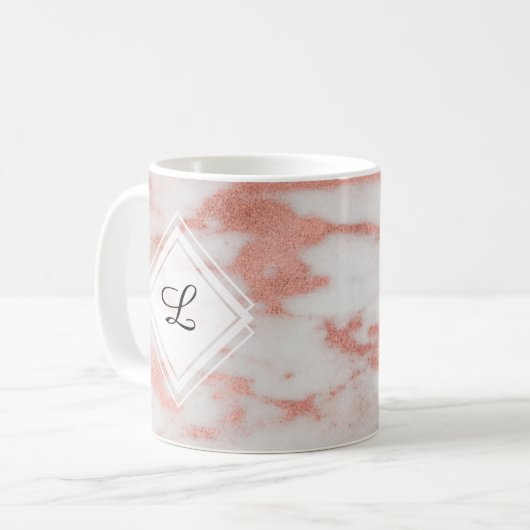 Weiß-und Rosen-Goldmarmor-Monogramm-Initiale Kaffeetasse (Vorderseite Links)