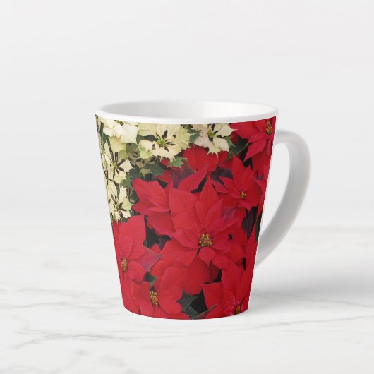 Weiß und rot Poinsettias I Holiday Floral Milchtasse (Rechte Ecke)