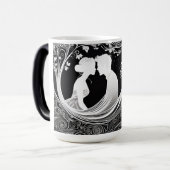 Weiß und Schwarz - Romantische Stickereien Verwandlungstasse (Vorderseite Links)