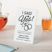 Weiß und schwarz sagte ich ja! Verlobungsparty Sockelschild (In SItu)