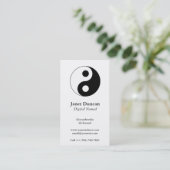 Weiß und Schwarz Yin und Yang-Symbol Visitenkarte (Stehend Vorderseite)