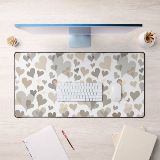 Weiß und Taupe Herz Muster Elegant Girly Niedlich Schreibtischunterlage (Büro 1)