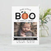 Weiß unser kleines Boo endlich Halloween Baby Ankündigung (Stehend Vorderseite)