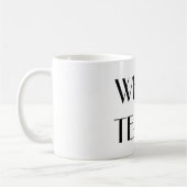 Weiß zerreißt Tasse im extravaganten Text (Links)