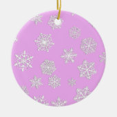 Weiße 3-D-Schneeflocken auf orchigem Hintergrund Keramikornament (Vorne)