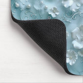 Weiße 3D-Blume mit hellblauem Hintergrund Mousepad (Ecke)