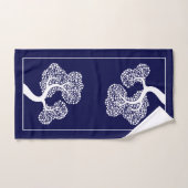 Weiße abstrakte Rundbaum- und Randseeblau Badhandtuch Set (Handtuch)