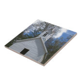 weiße alte Kirche in den Bergen Fliese (Seite)