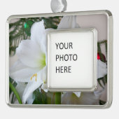 Weiße Amaryllis und Weihnachtsbaum Rahmen-Ornament Silber (Links)