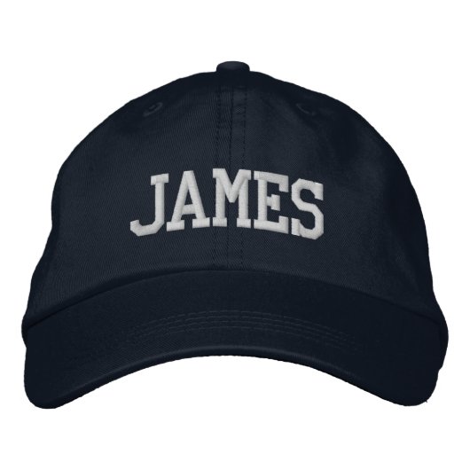 Weiße Athletik-Block-Monogramm-Name nach Wahl Bestickte Baseballkappe (Vorderseite)