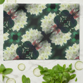 Weiße Azalea Blume mit Regentropfen Geschirrtuch (Gefaltet)