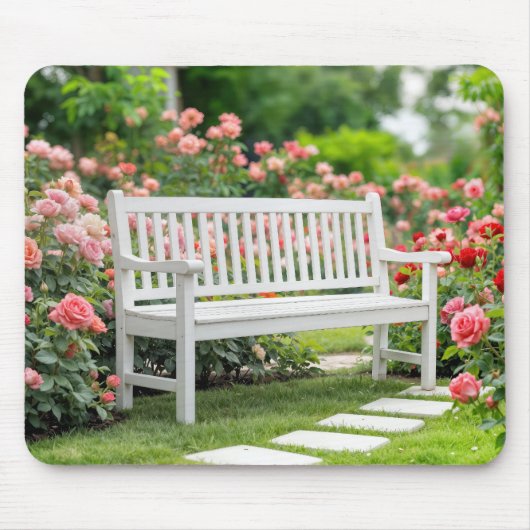 Weiße Bank im Sommer Rose Garten Mousepad (Vorne)