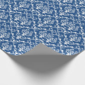 Weiße barocke Damaskus Custom Blue Background Geschenkpapier (Ecke)