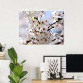 Weiße Baumblüte im Frühling Poster (Heimbüro)