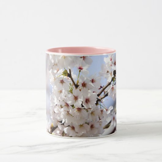 Weiße Baumblüte im Frühling Tasse (Zentrum)