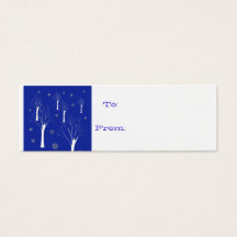 weiße Bäume auf blauem Geschenkschild