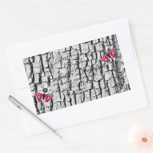 Weiße Baumrinde mit rosa Schmetterlingsmarken Rechteckiger Aufkleber (Umschlag)