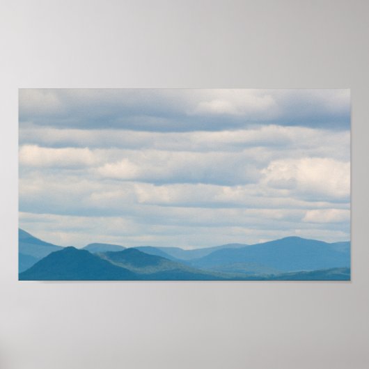 Weiße Berge unter einem bewölkten Himmel, New Hamp Poster (Vorne)