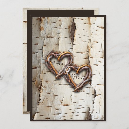 Weiße Birkenbaume Rustikale tragende Herzen Einladung (Vorne/Hinten)