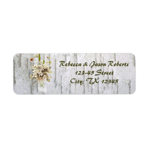 Weiße Birkenhochzeit in rustikaler Wildblume