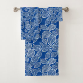 Weiße Blätter auf BlueTowel Badhandtuch Set