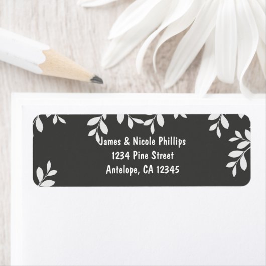 Weiße Blätter & Graues, modernes botanisches Adres (Insitu)