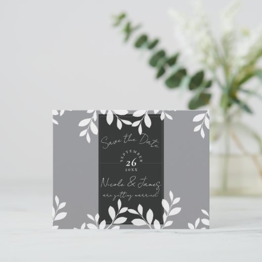 Weiße Blätter Moderne botanische Save the Date Ankündigungspostkarte (Stehend Vorderseite)
