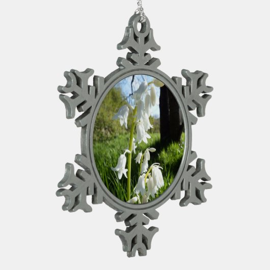 Weiße Bluebells-Schneeflocke-Verzierung Schneeflocken Zinn-Ornament (Links)