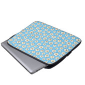 Weiße Blume auf blauem Hintergrund Laptopschutzhülle (Vorne Knopf)