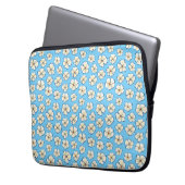 Weiße Blume auf blauem Hintergrund Laptopschutzhülle (Vorderseite Links)