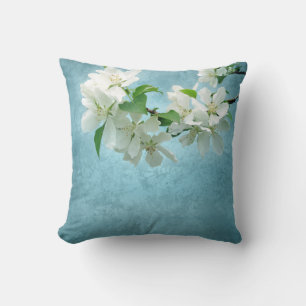 Weiße Blume auf Blue Sky Throw Couchkissen Kissen