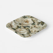 Weiße Blume auf cremefarbenem Hintergrund. Pappteller (Gewinkelt)