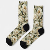 Weiße Blume auf cremefarbenem Hintergrund. Socken (Linkes Detail)