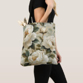 Weiße Blume auf cremefarbenem Hintergrund. Tasche (Von Nahem)