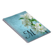 Weiße Blume auf dem Blue Monogram Erstnotenbuch Notizblock (Rechte Seite)