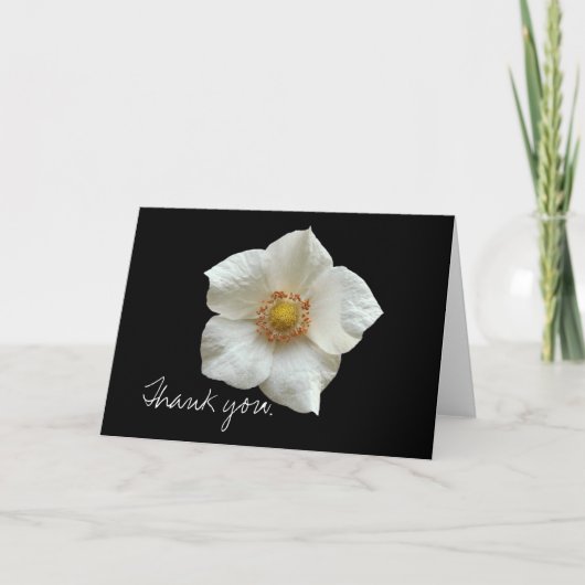 WEISSE BLUME AUF DER SCHWARZKARTE: Danke. Dankeskarte (Vorderseite)
