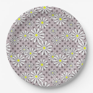 Weiße Blume auf einem beigen, braunen Polka-Punkt Pappteller