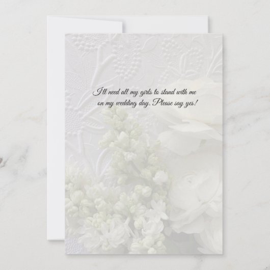 Weiße Blume auf geprägtem Hintergrund Einladung (Rückseite)